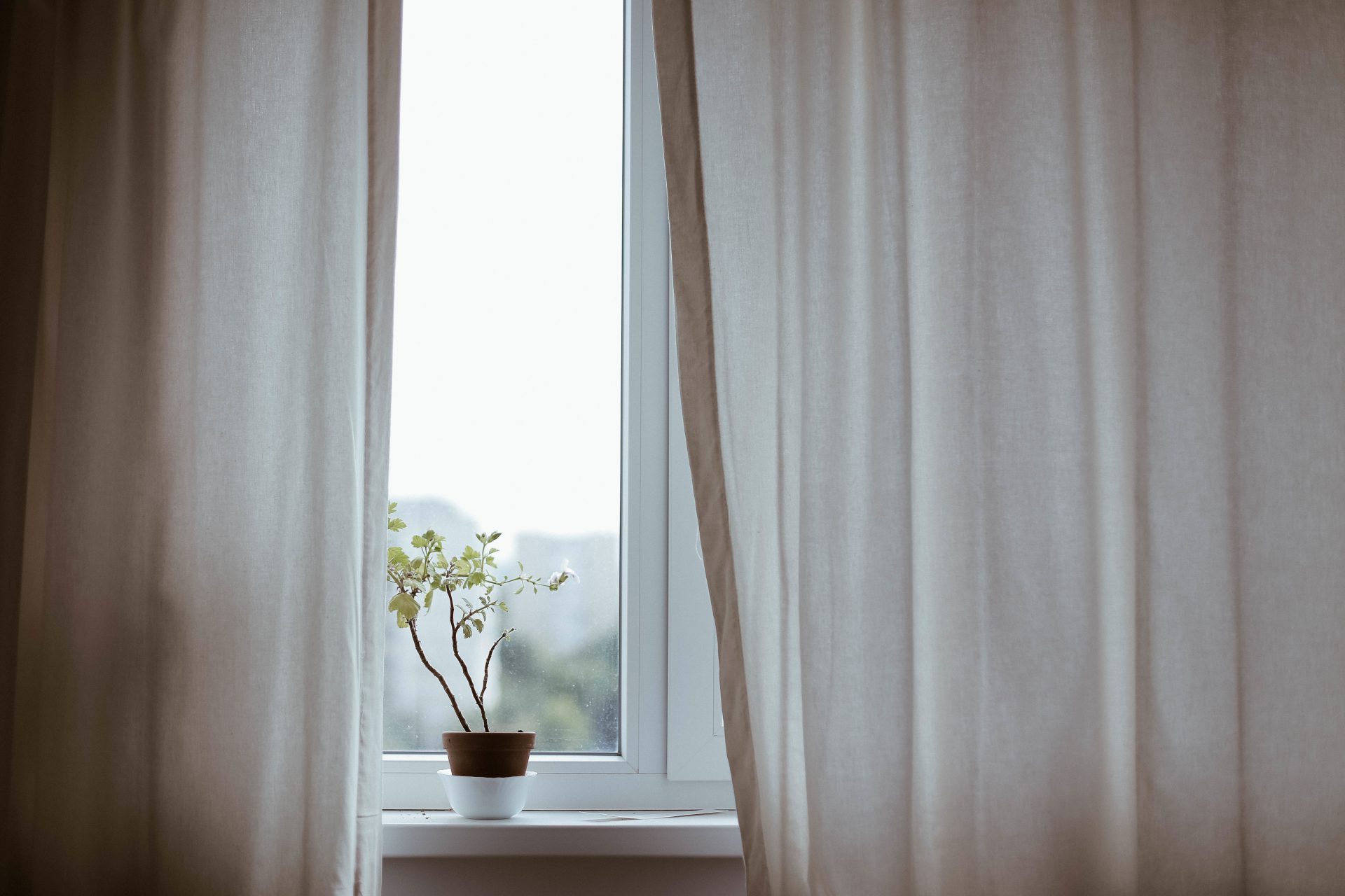 Window Matle Magnetite Windows | Energy Efficient and Insulating Windows for Homes